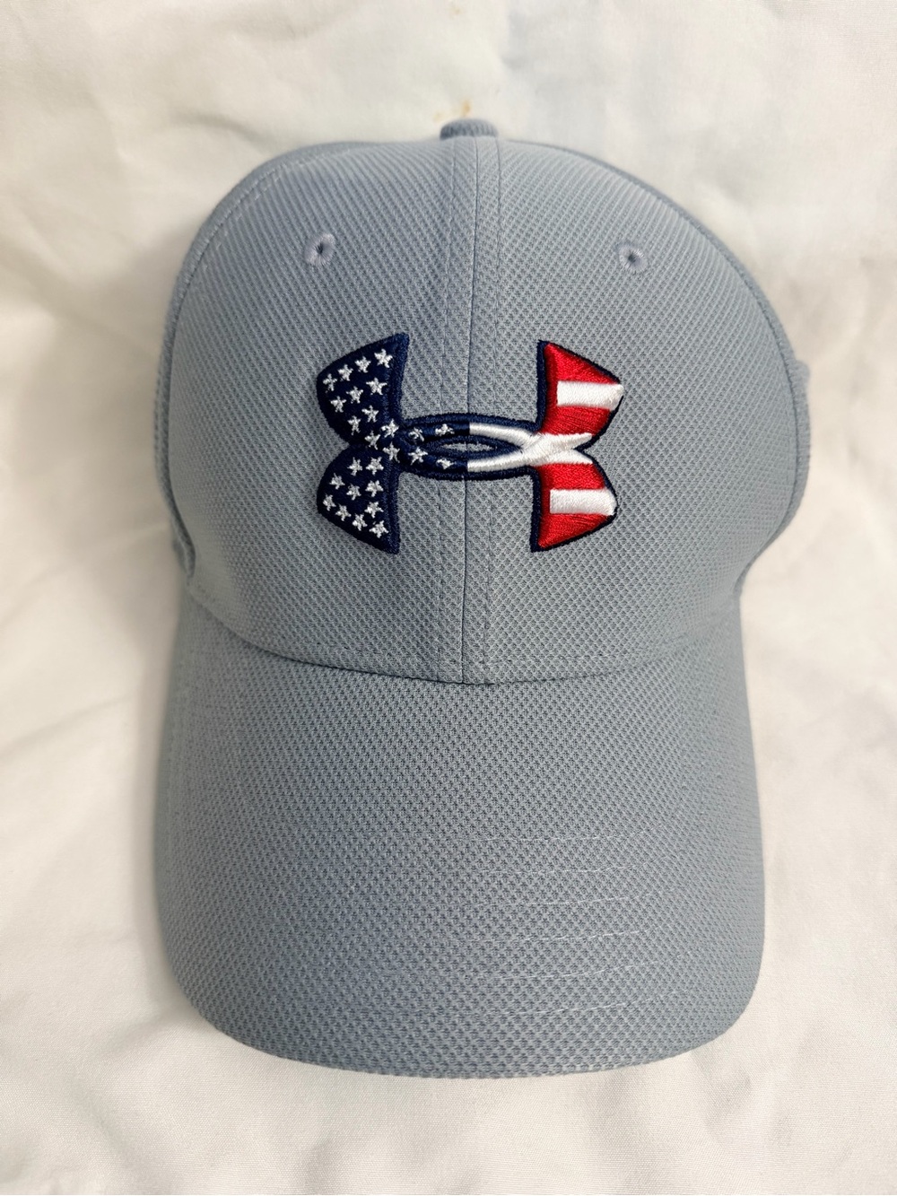 Under Armour Light Gray Men’s Baseball Cap with USA Flag Logo